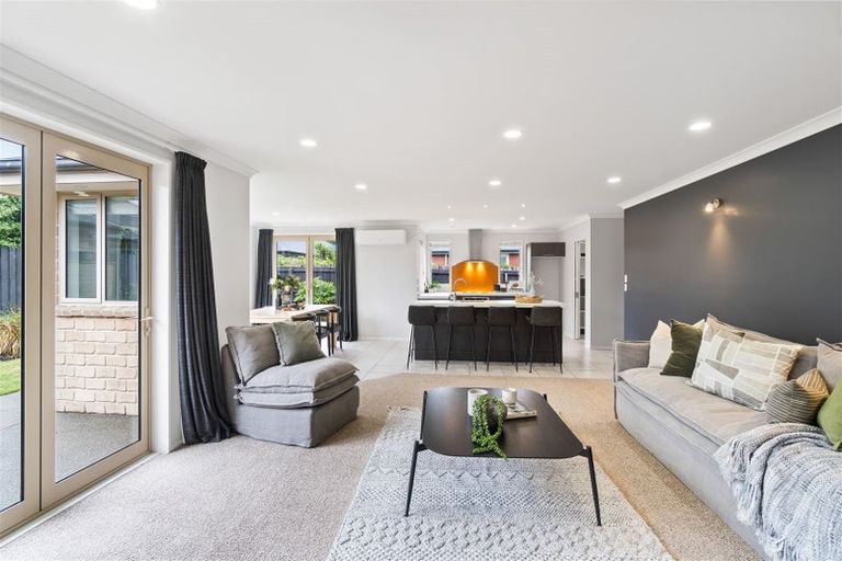 Photo of property in 12 Mataroa Place, Parklands, Christchurch, 8083