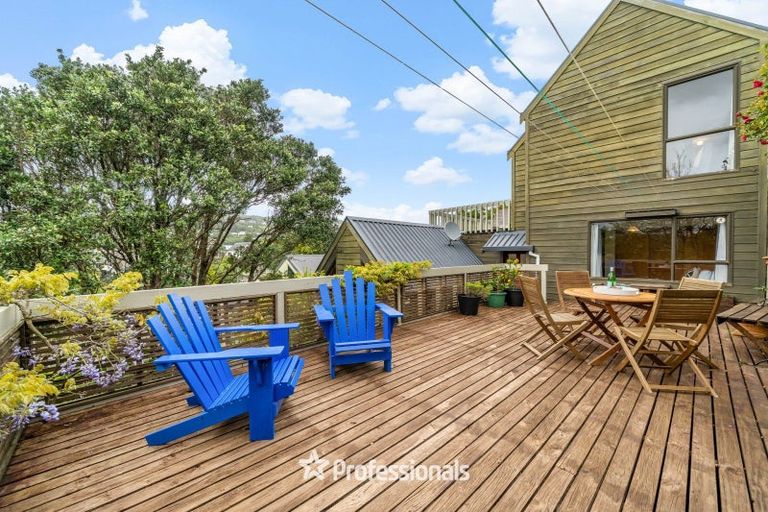 Photo of property in 6 Cassis Place, Crofton Downs, Wellington, 6035