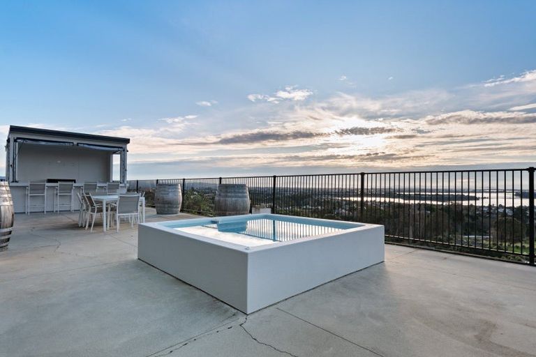 Photo of property in 42 Oceana Drive, Welcome Bay, Tauranga, 3175