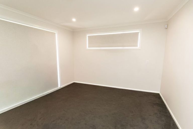 Photo of property in 21/27 Whites Line West, Woburn, Lower Hutt, 5010
