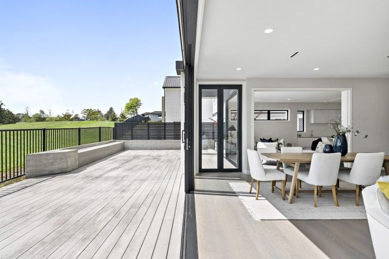 Photo of property in 14 Third Fairway Place, Albany, Auckland, 0632