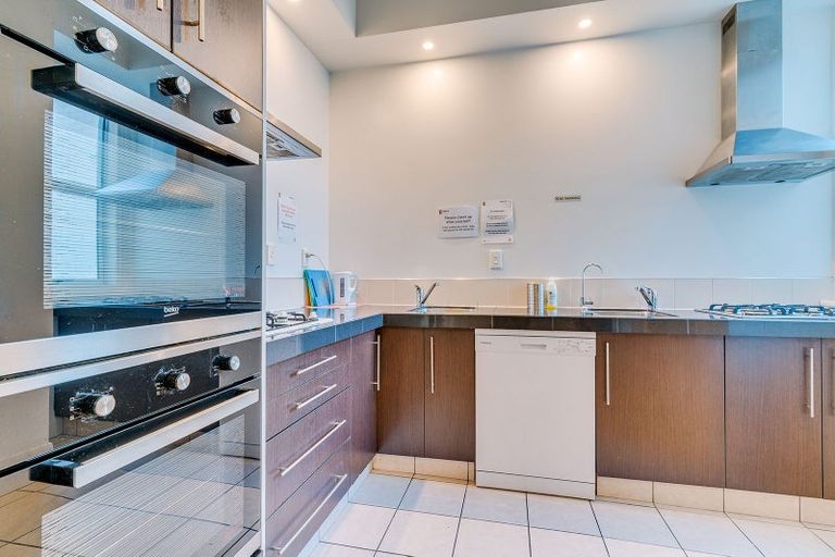 Photo of property in 39 Royal Terrace, Dunedin Central, Dunedin, 9016
