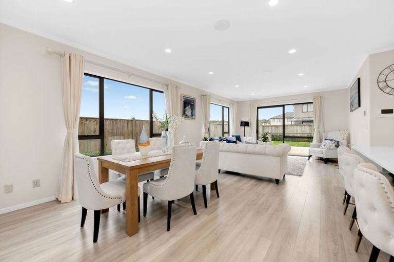 Photo of property in 27 Hakinakina Drive, Flat Bush, Auckland, 2019