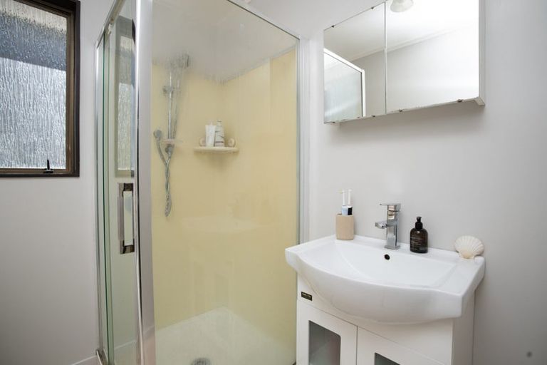Photo of property in 6b Spencer Place, Merrilands, New Plymouth, 4312