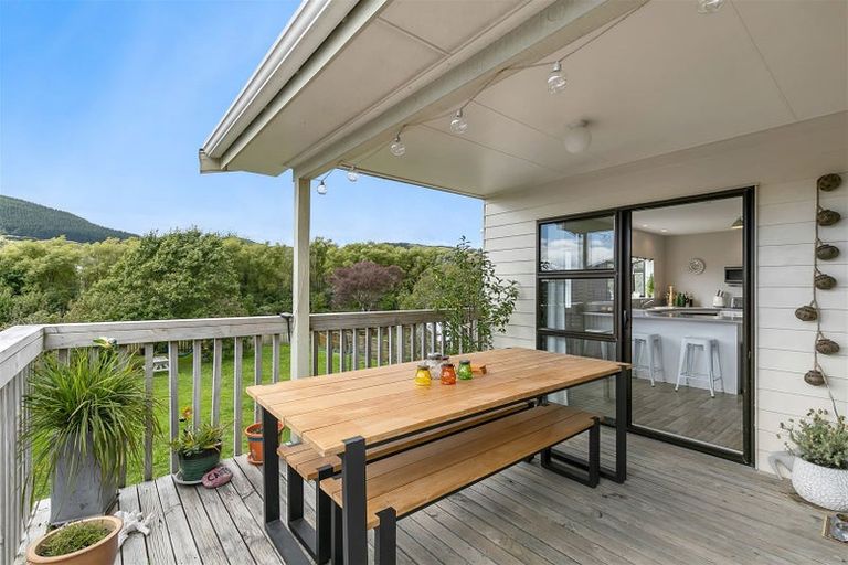 Photo of property in 308 Main Road, Tawa, Wellington, 5028