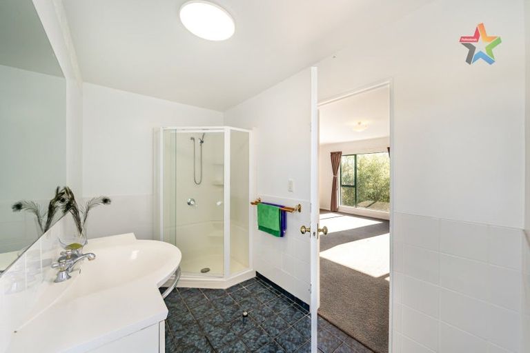 Photo of property in 285 Maungaraki Road, Maungaraki, Lower Hutt, 5010