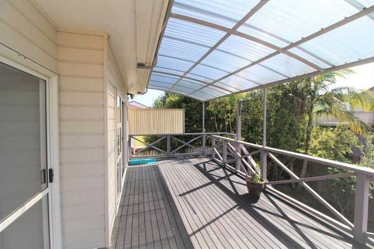 Photo of property in 17 Soling Place, West Harbour, Auckland, 0618