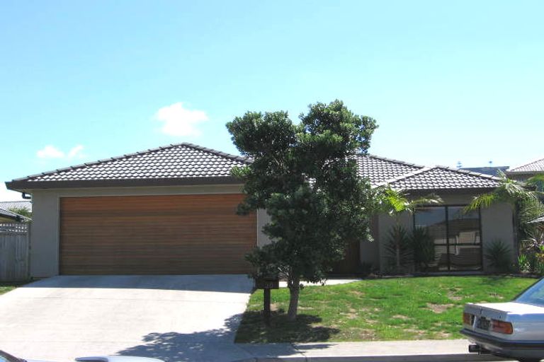 Photo of property in 20 Coventry Way, Long Bay, Auckland, 0630
