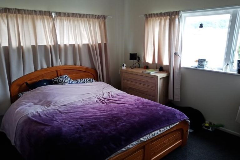Photo of property in 12 Clapham Grove, Stokes Valley, Lower Hutt, 5019