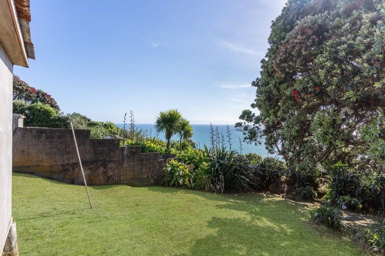 Photo of property in 7 Ngatira Road, Muriwai, Waimauku, 0881