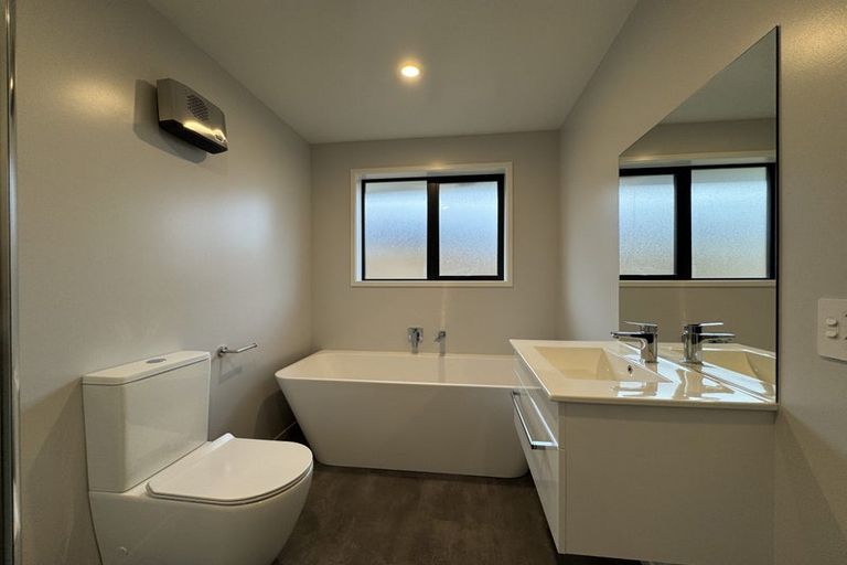 Photo of property in 2/232 Marine Parade, New Brighton, Christchurch, 8061