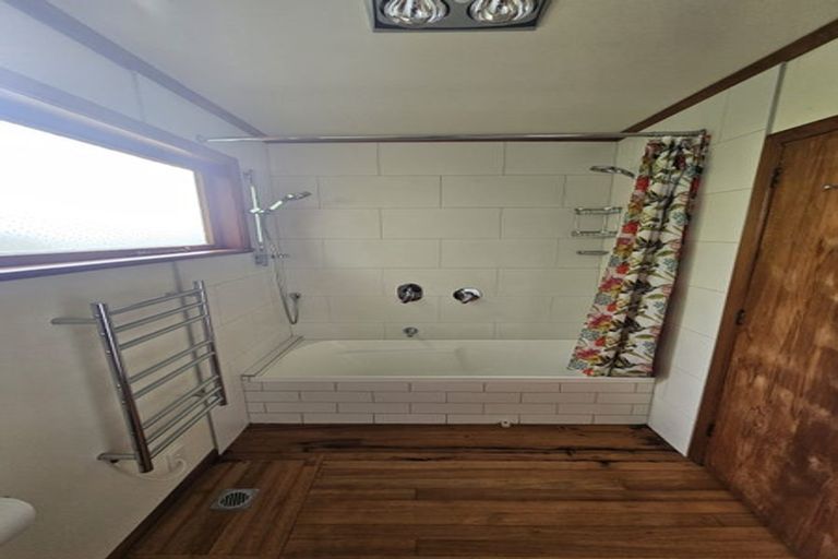 Photo of property in 168 Glengarry Road, Glen Eden, Auckland, 0602