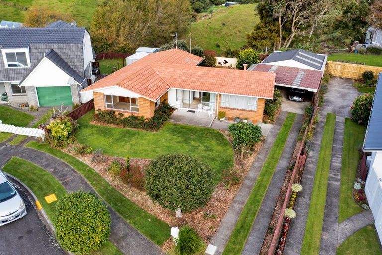 Photo of property in 8 Warren Place, Frankleigh Park, New Plymouth, 4310