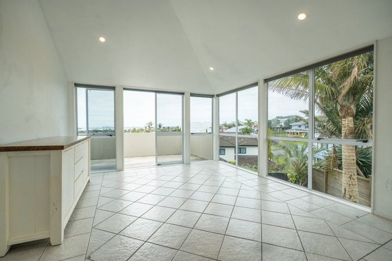 Photo of property in 1/23 Bernleigh Terrace, West Harbour, Auckland, 0618