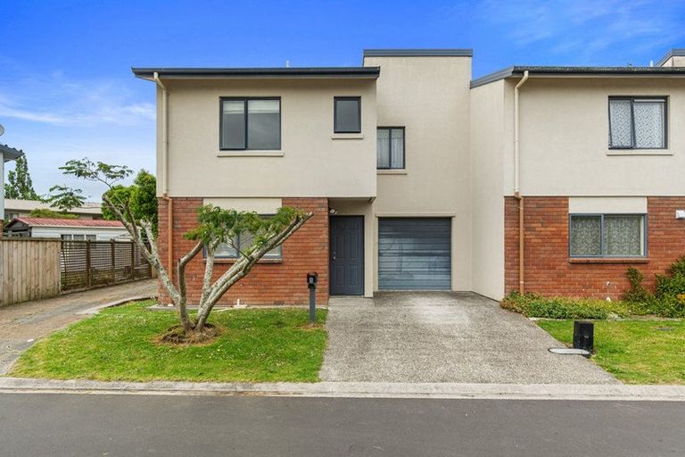 Photo of property in 8 Duxfield Drive, Ranui, Auckland, 0612