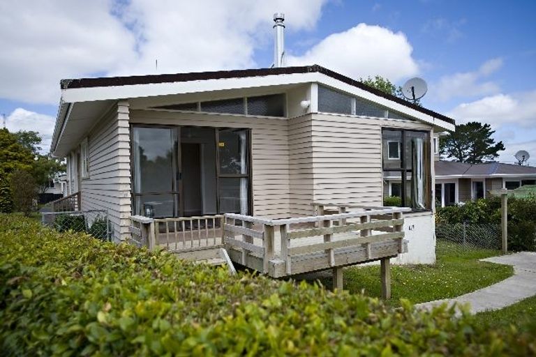 Photo of property in 21 Chorley Avenue, Massey, Auckland, 0614