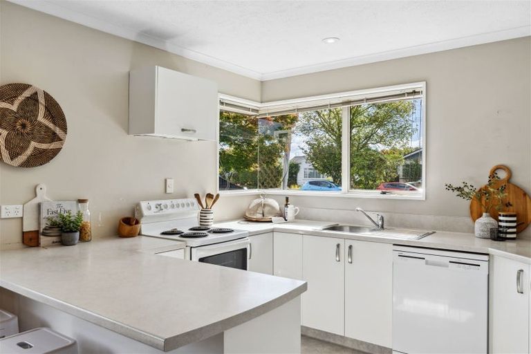 Photo of property in 11 Kotare Street, Fendalton, Christchurch, 8041