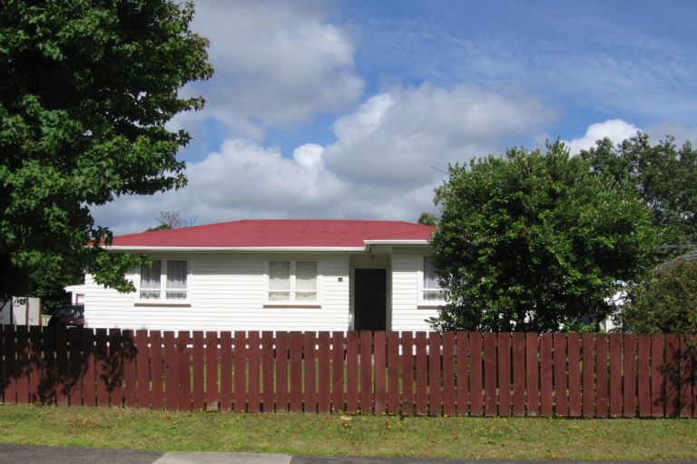 Photo of property in 10 Crocombe Crescent, Beach Haven, Auckland, 0626