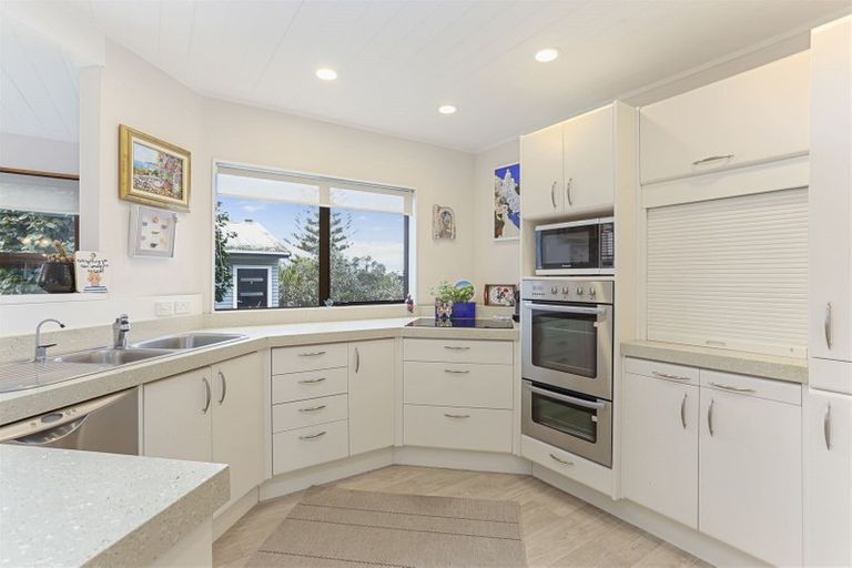 Photo of property in 2/2 The Esplanade, Campbells Bay, Auckland, 0630