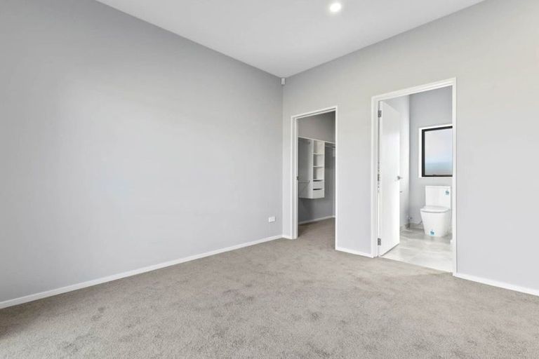 Photo of property in 111 Mutetai Road, Clarks Beach, 2122