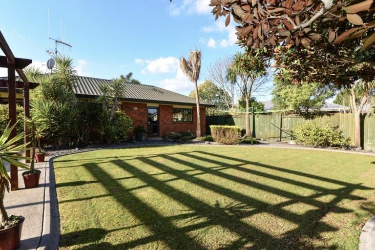Photo of property in 48 Waiwherowhero Drive, St Andrews, Hamilton, 3200