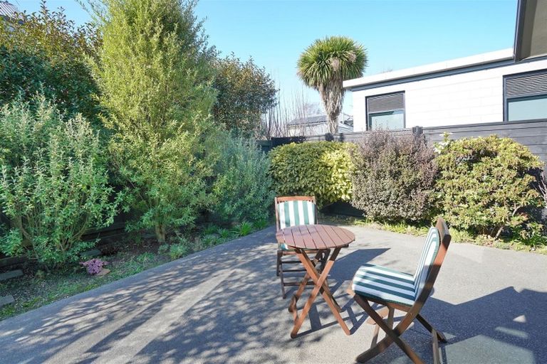 Photo of property in 2/112 Memorial Avenue, Burnside, Christchurch, 8053