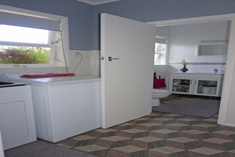 Photo of property in 24 Avenue North Road, Levin, 5510