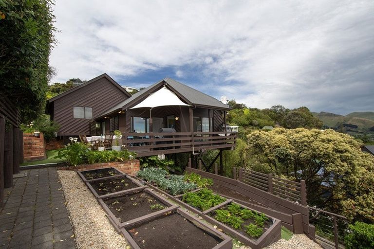 Photo of property in 10 Osmond Lane, Mount Pleasant, Christchurch, 8081