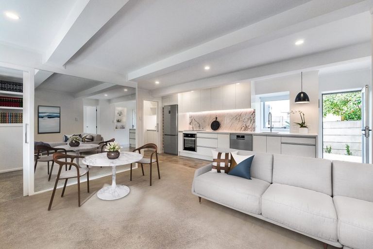 Photo of property in 1/9 Brian Avenue, Forrest Hill, Auckland, 0620