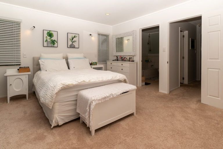 Photo of property in 12 Shannon Place, Torbay, Auckland, 0630