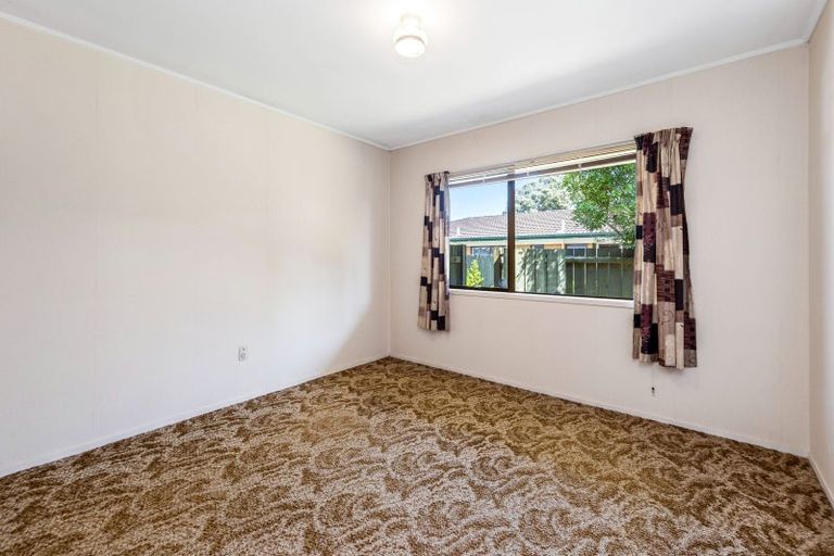 Photo of property in 2/35 Ti Nana Crescent, Henderson, Auckland, 0610