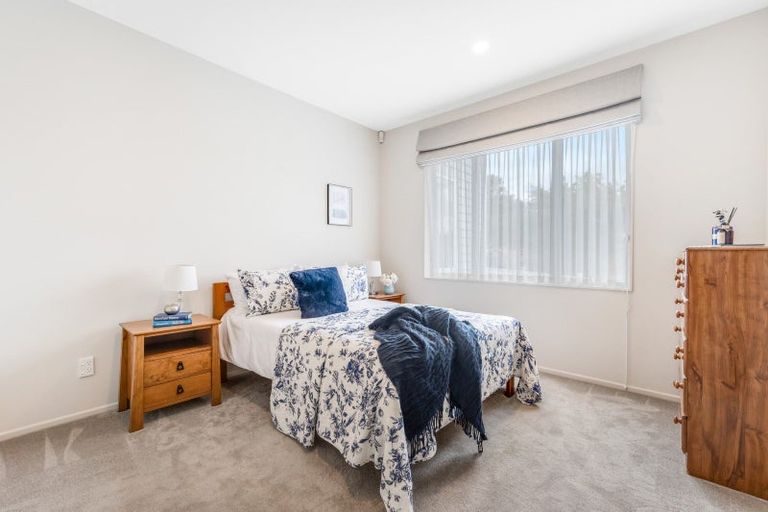 Photo of property in 10 Hedge Row, Sunnyhills, Auckland, 2010