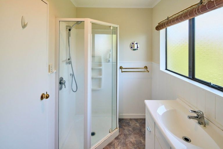 Photo of property in 8 Ross Grove, Paraparaumu, 5032