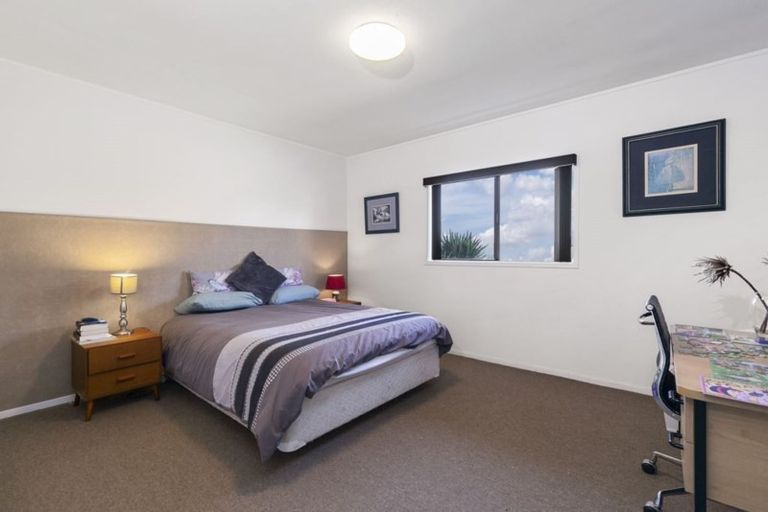 Photo of property in 1/127 Stapleford Crescent, Browns Bay, Auckland, 0630