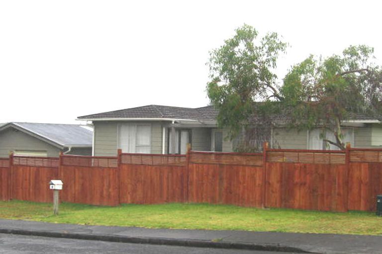 Photo of property in 9 Julia Place, Totara Vale, Auckland, 0629