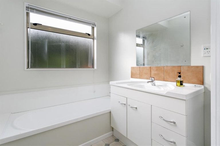 Photo of property in 8b Rihi Place, Nukuhau, Taupo, 3330