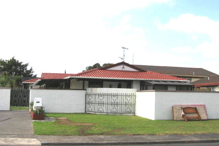 Photo of property in 1/28 Pakira Avenue, Glendene, Auckland, 0602