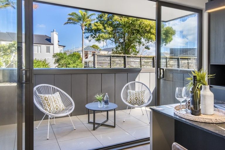 Photo of property in 16d Saltburn Road, Milford, Auckland, 0620