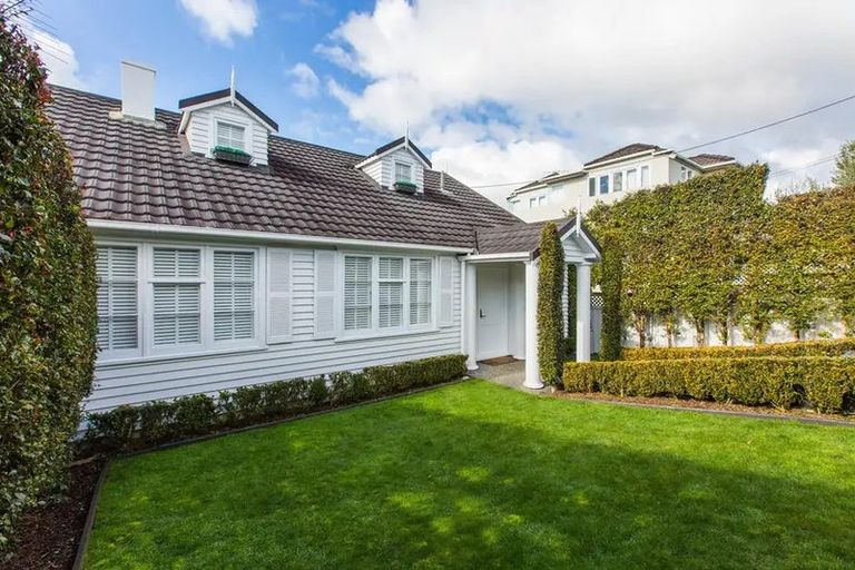 Photo of property in 132 Kohimarama Road, Kohimarama, Auckland, 1071