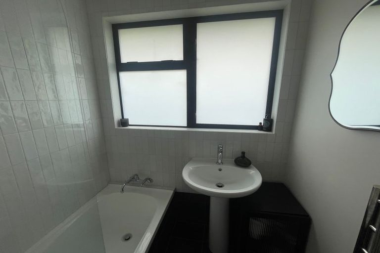 Photo of property in 1 Tulloch Street, Saint Johns Hill, Whanganui, 4500