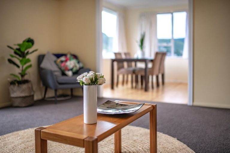 Photo of property in 94 Taylor Terrace, Tawa, Wellington, 5028