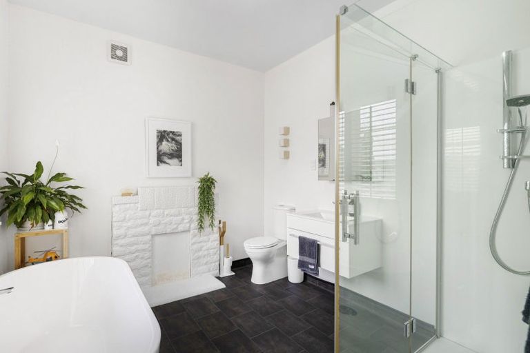 Photo of property in 36 Oroua Street, Eastbourne, Lower Hutt, 5013