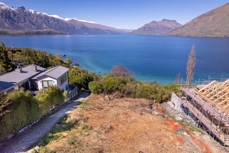 Photo of property in 64 Cedar Drive, Kelvin Heights, Queenstown, 9300