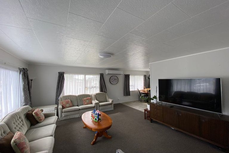 Photo of property in 96 Burundi Avenue, Clendon Park, Auckland, 2103