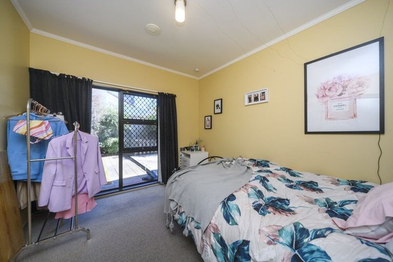Photo of property in 24 Heathcote Place, Fitzherbert, Palmerston North, 4410