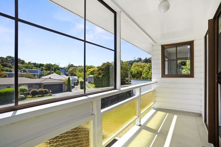 Photo of property in 32 Collins Avenue, Tawa, Wellington, 5028