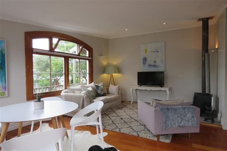 Photo of property in 35 Belt Road, Moturoa, New Plymouth, 4310