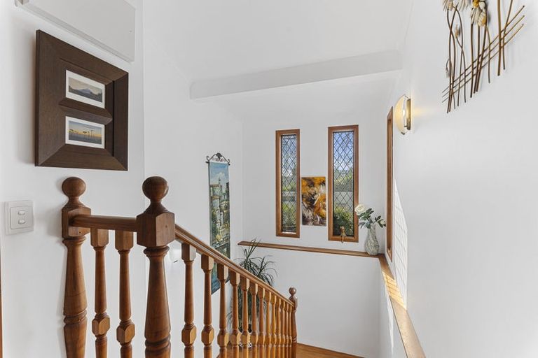 Photo of property in 10 Ridge Lane, New Plymouth, 4310