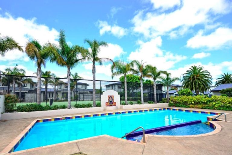 Photo of property in 8/2 Armoy Drive, East Tamaki, Auckland, 2016