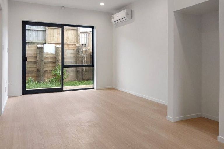 Photo of property in 1/285 Te Atatu Road, Te Atatu South, Auckland, 0610